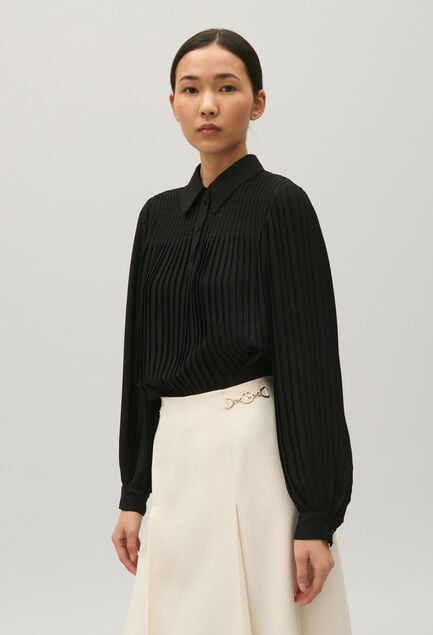 

	Pleated blouse
 Vue 1