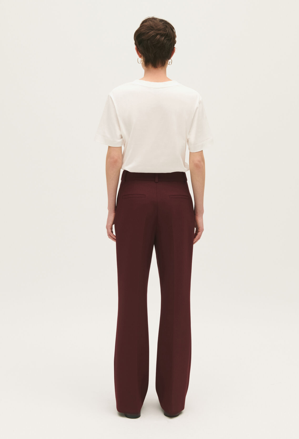 Zara High Waist Belted Trousers Burgundy worn by Pippa (Anna Francolini) as  seen in The Diplomat (S01E02) | Spotern