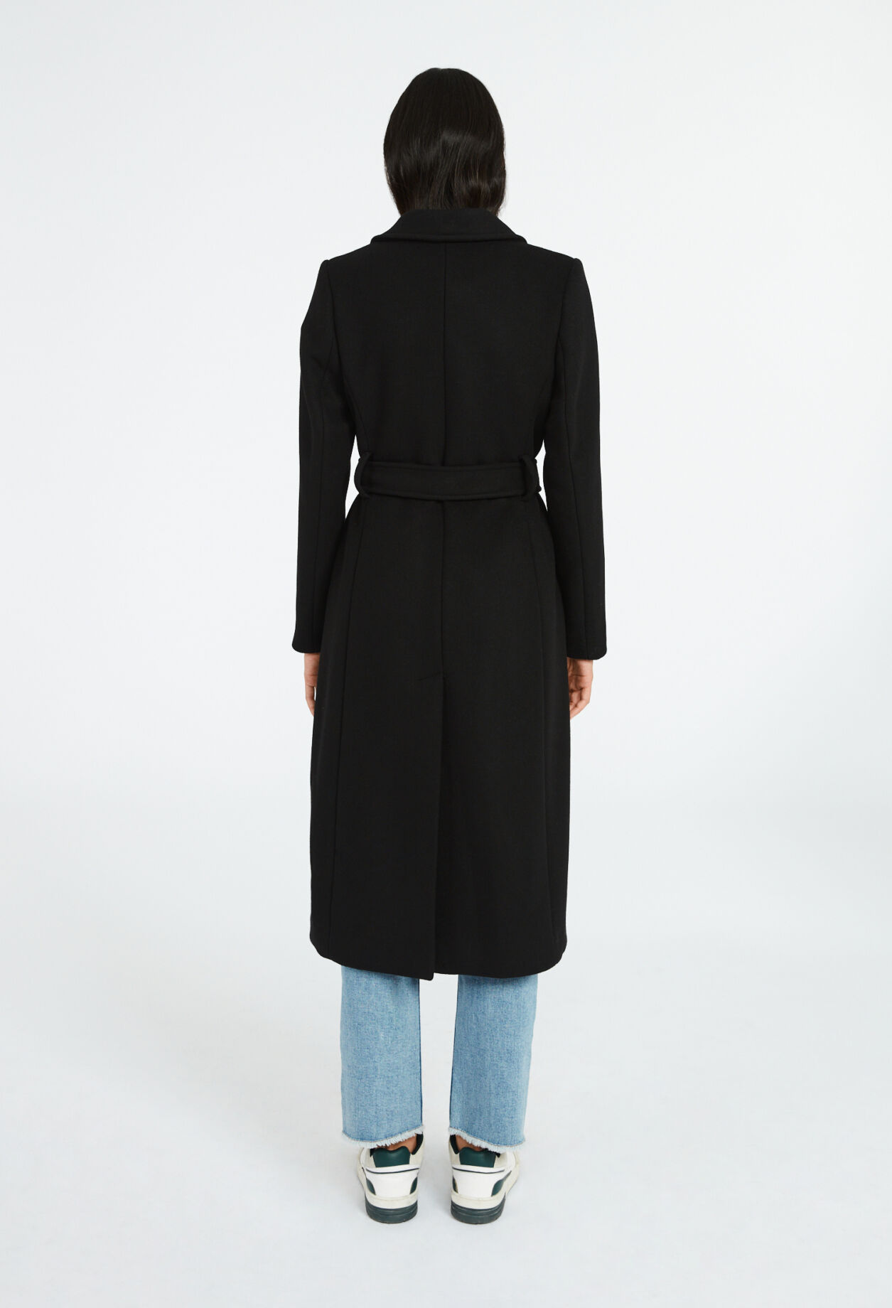 Mid-length straight coat