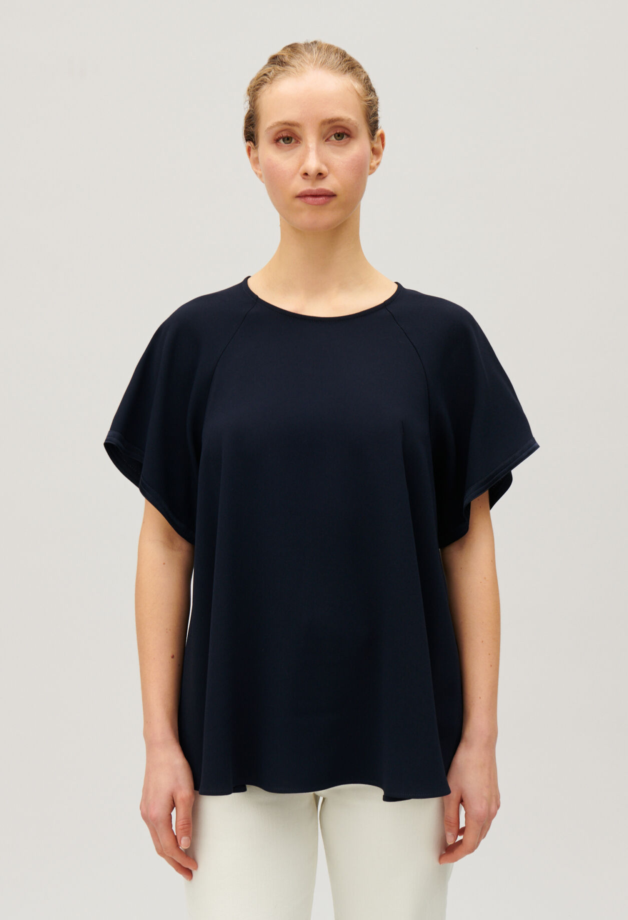 Navy short-sleeved top