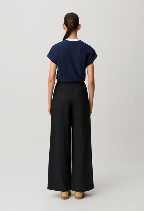 Pleated wide-leg trousers