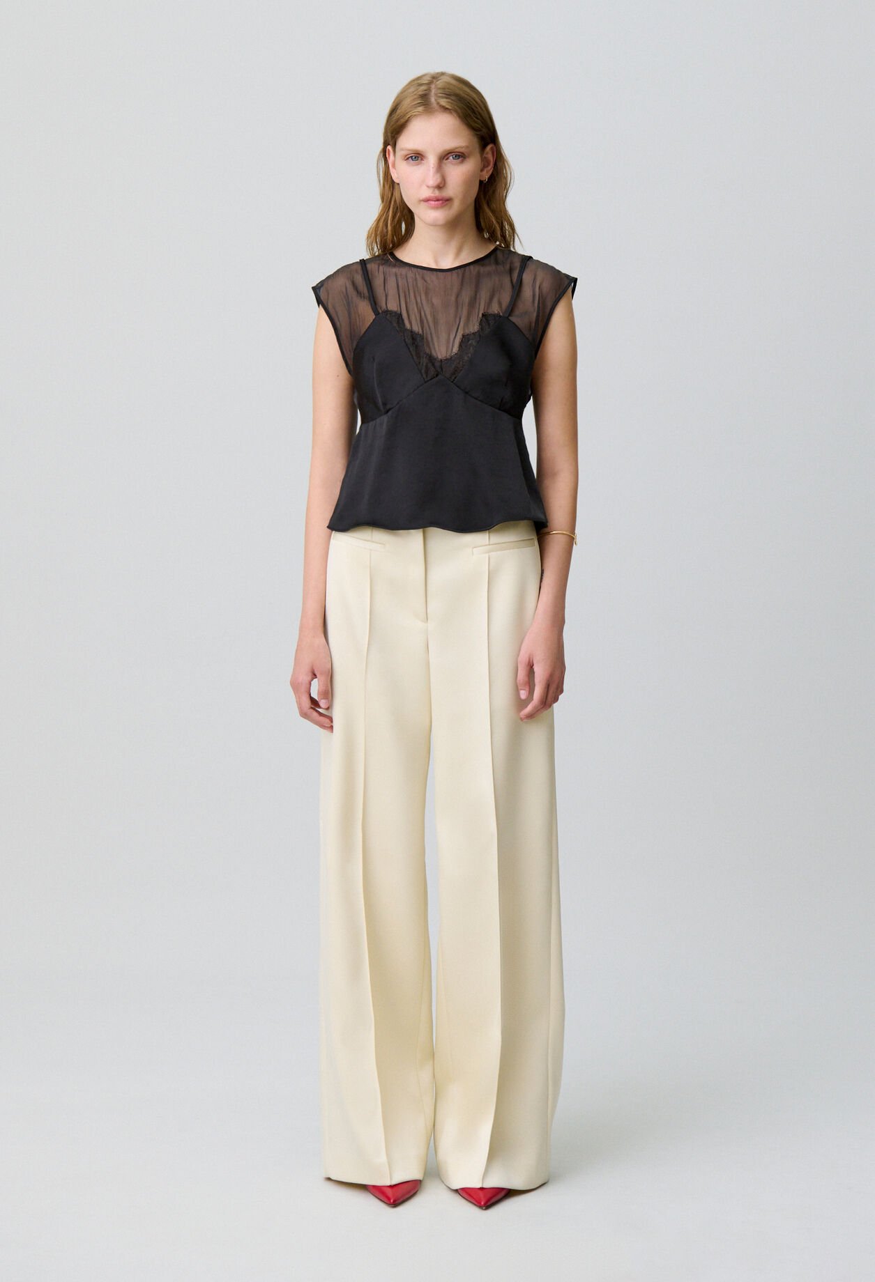 Fluid top with lace details
