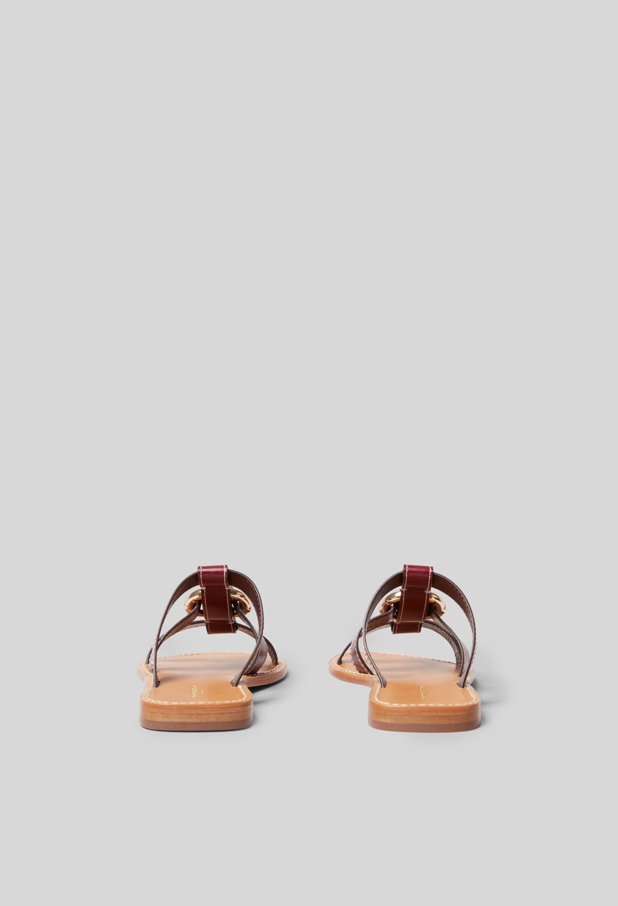Strappy sandals with ring