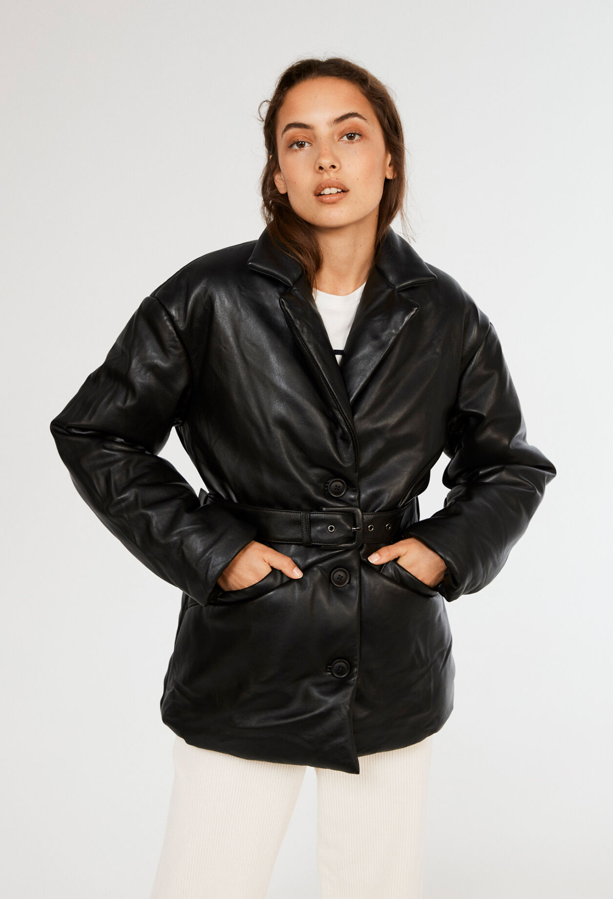 Short leather jacket