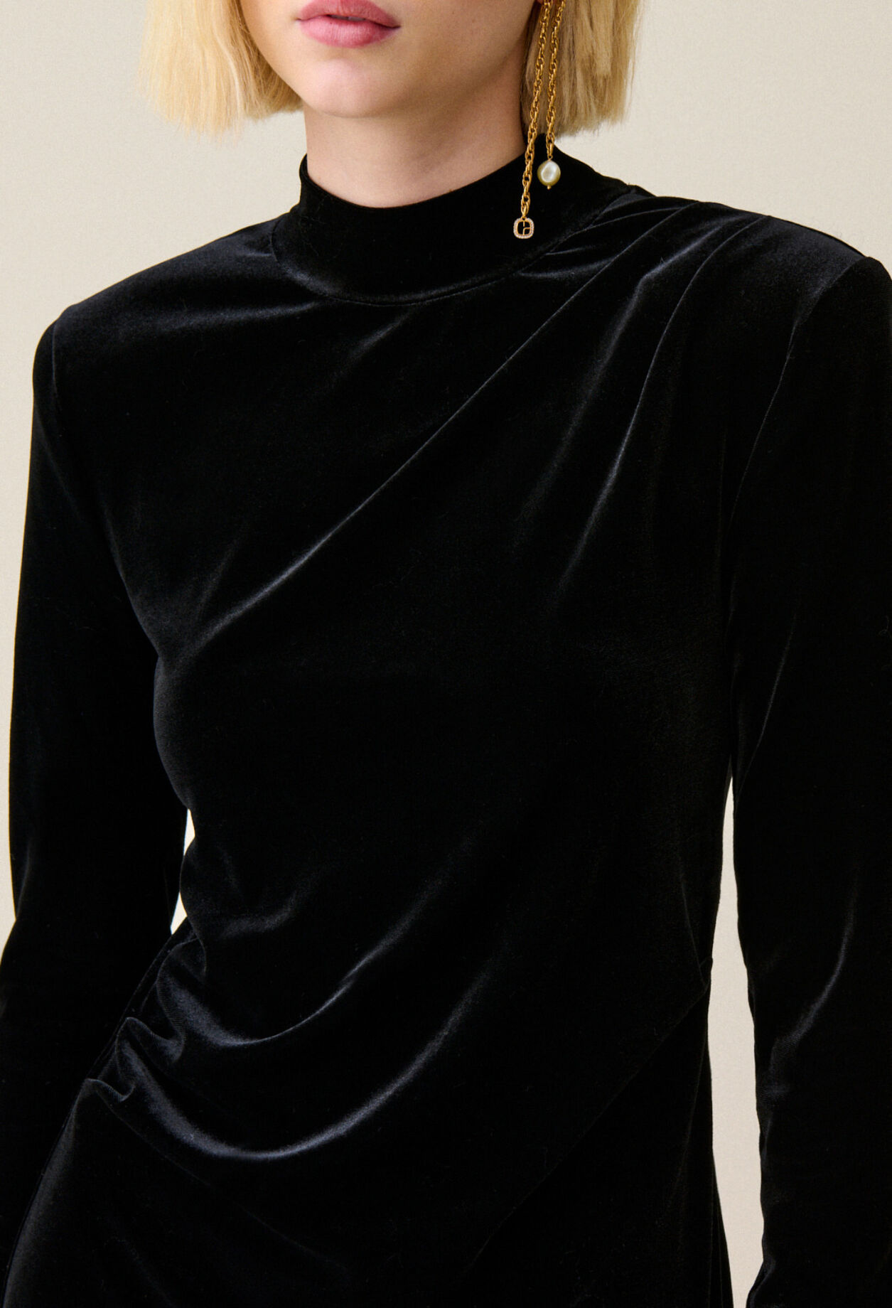 Fitted long black velvet dress