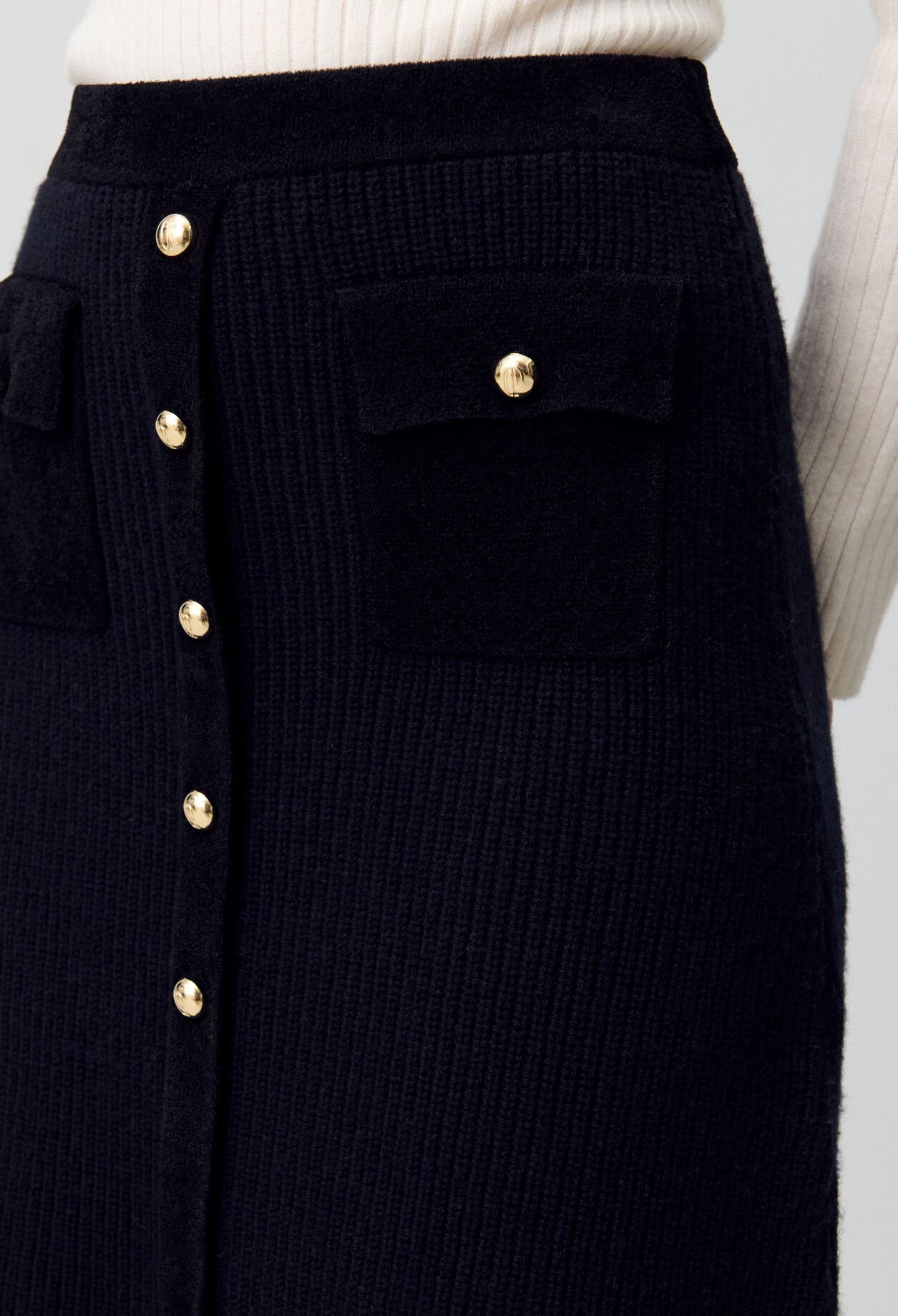 Short knitted skirt