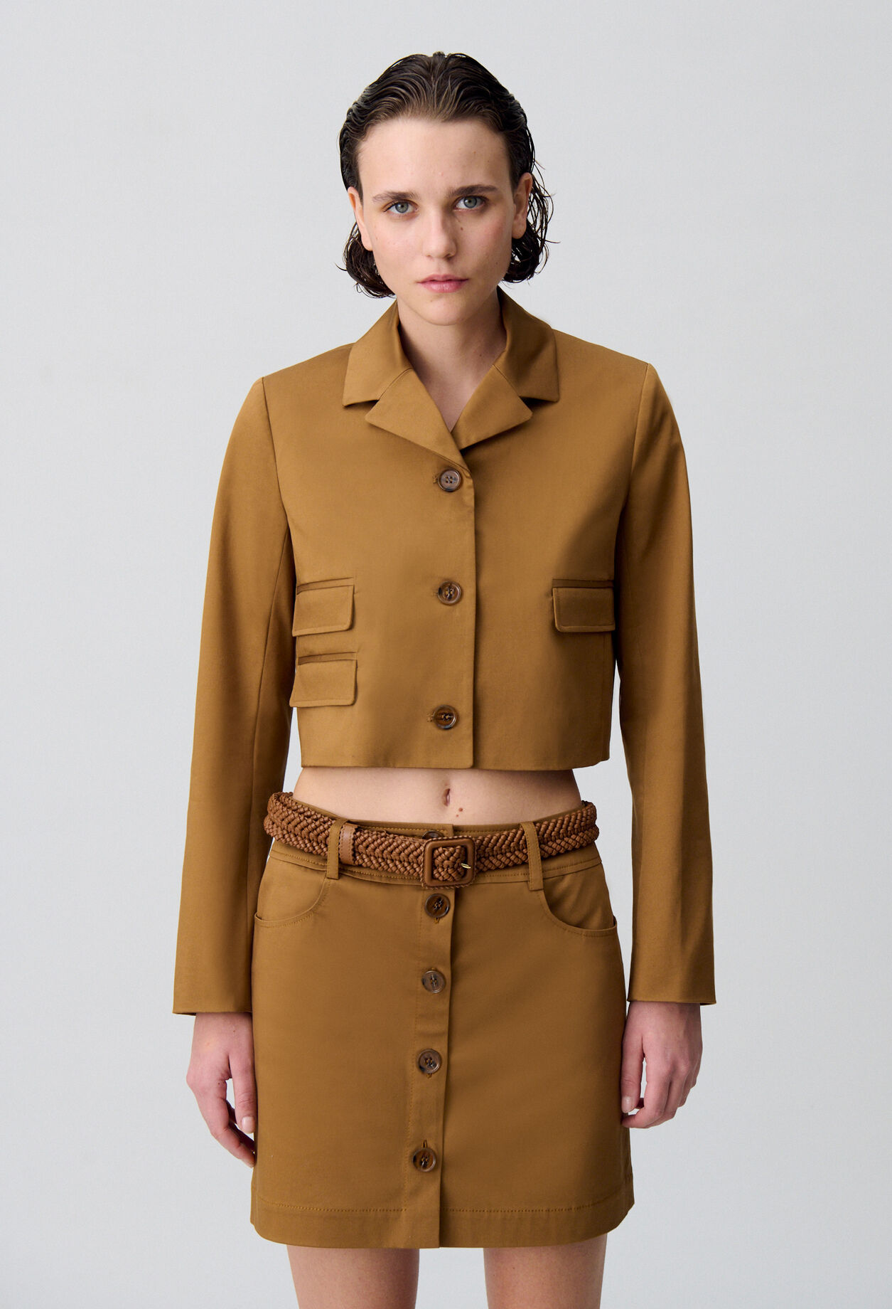 Short blazer with notched lapels