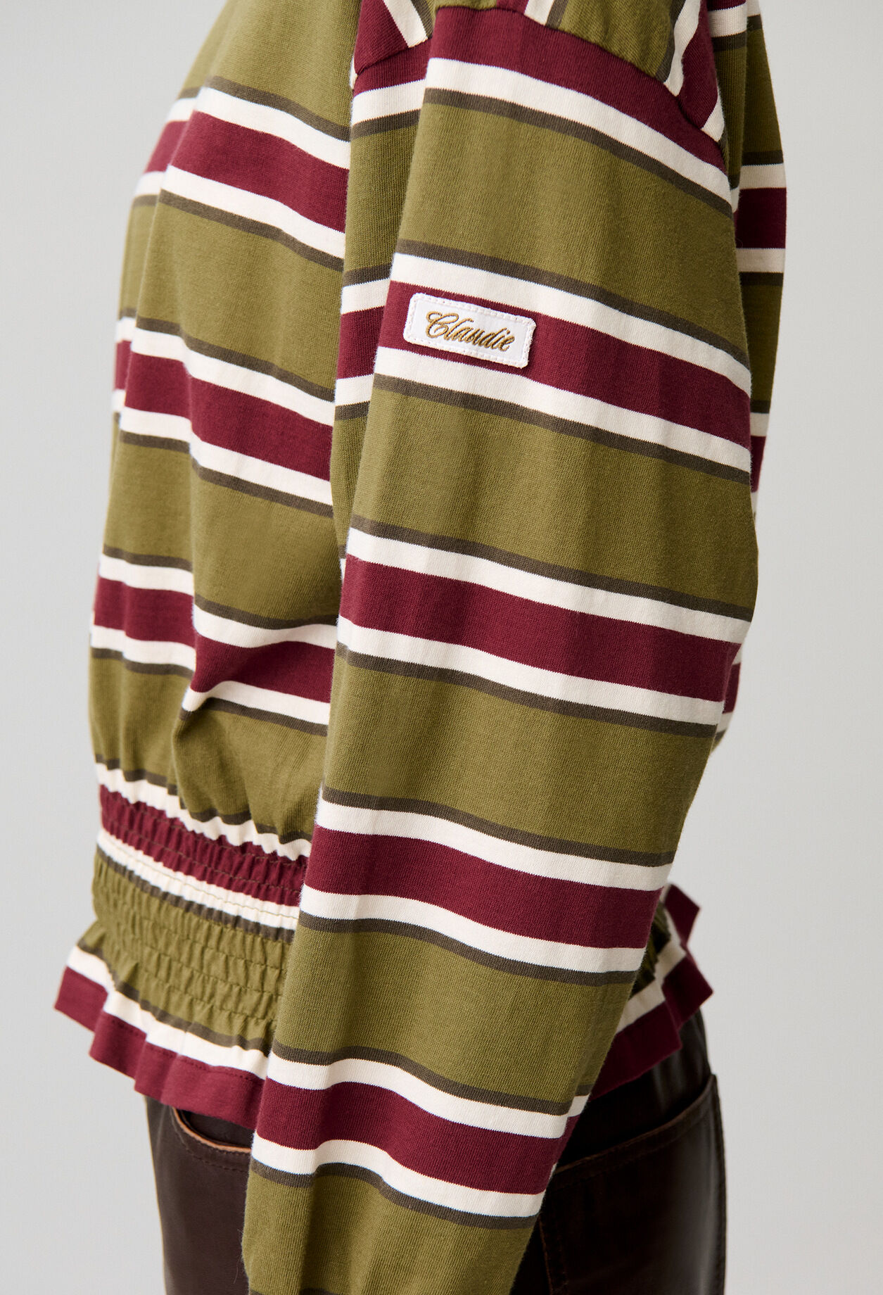 Long-sleeved round neck T-shirt