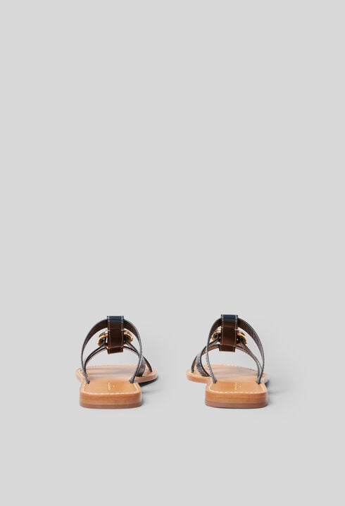 Strappy sandals with ring