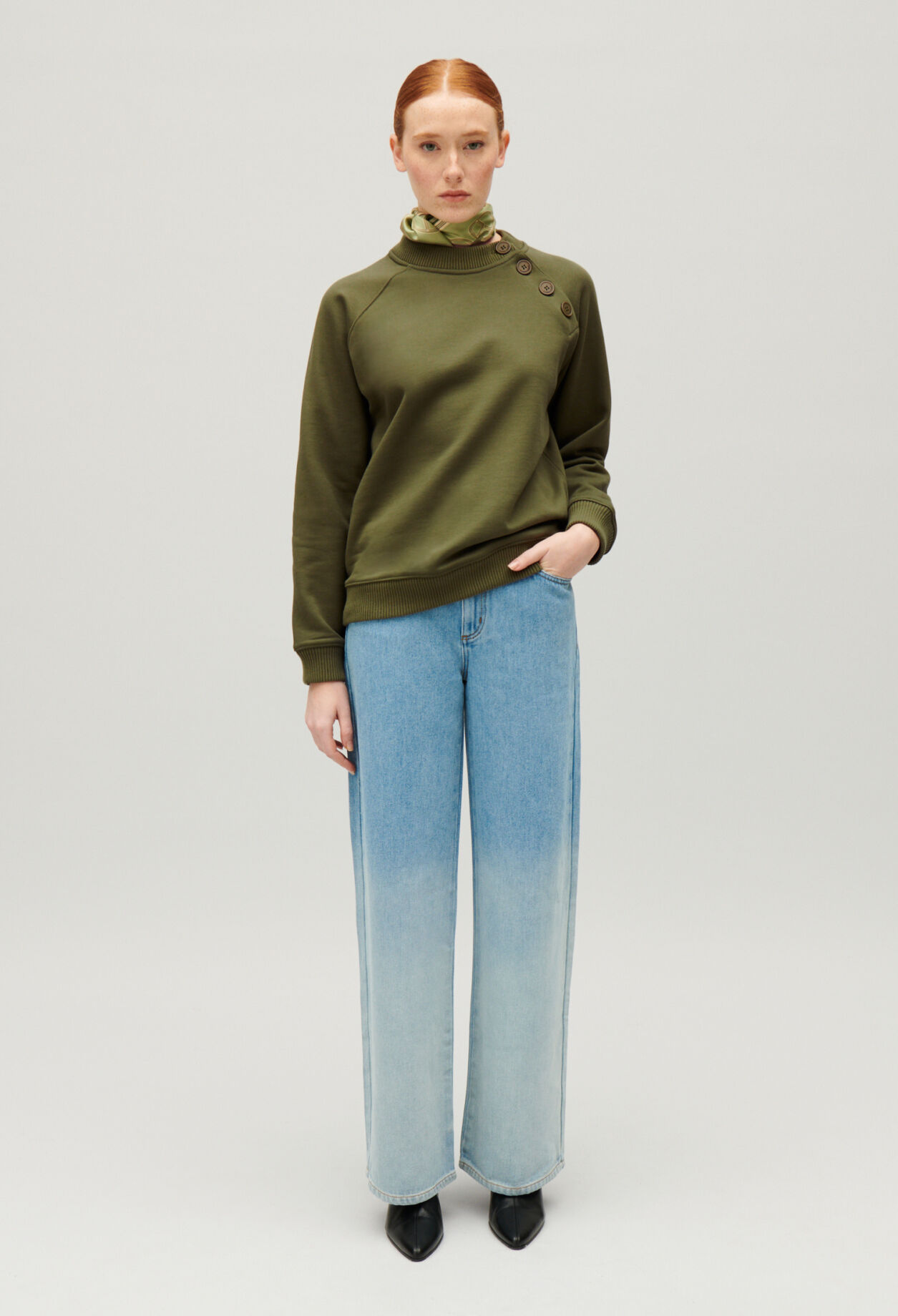 Button sweatshirt
