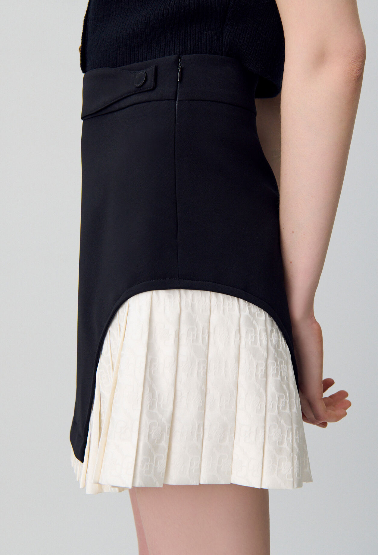 Straight mini skirt