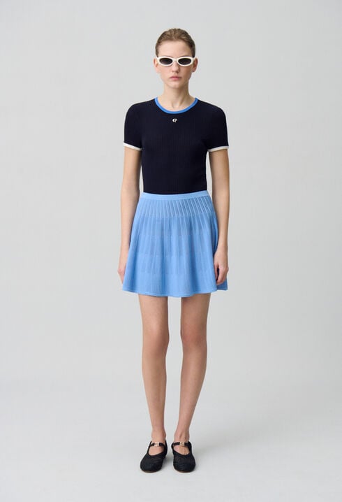 Short knit skirt