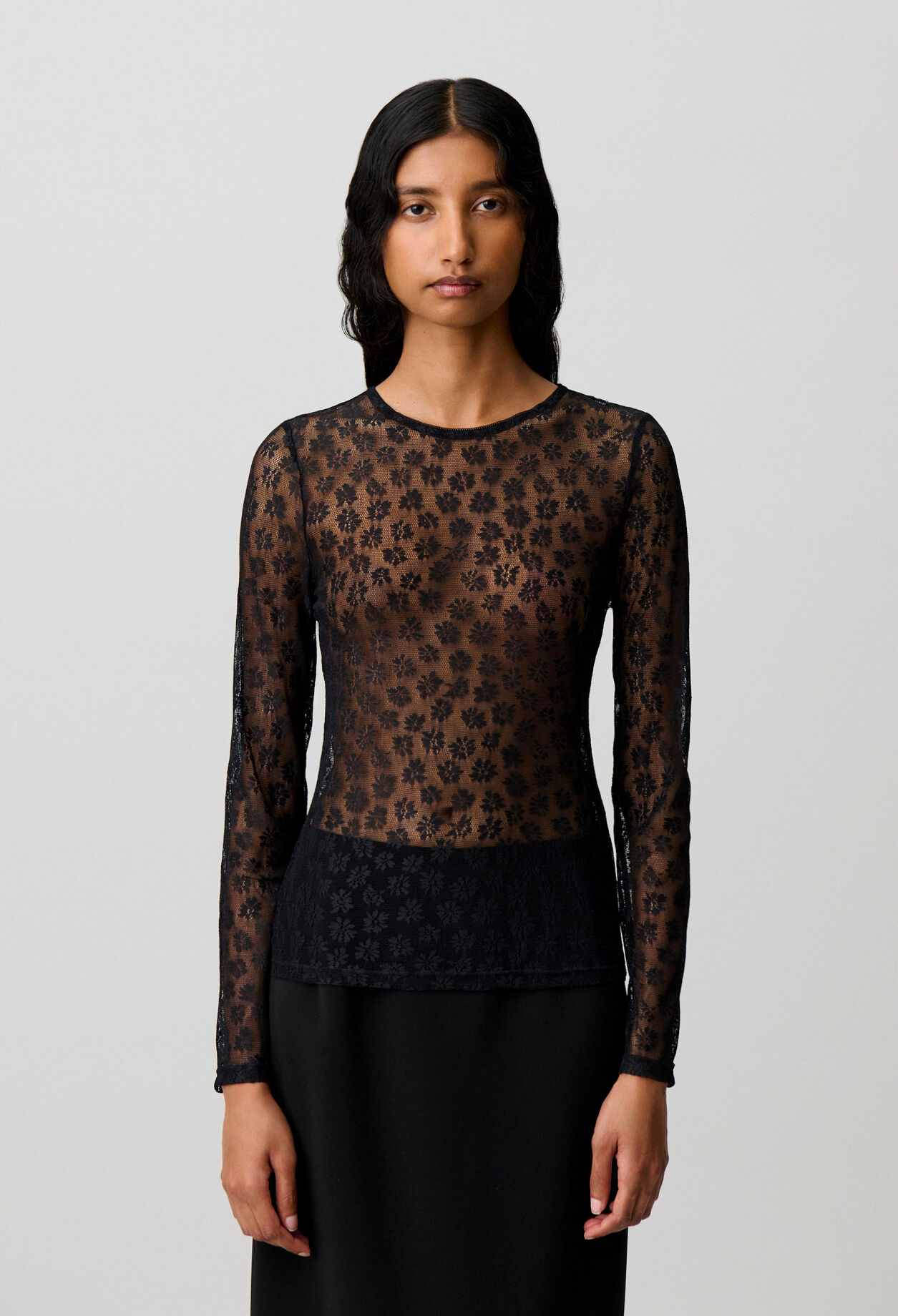 Fitted long-sleeved lace T-shirt