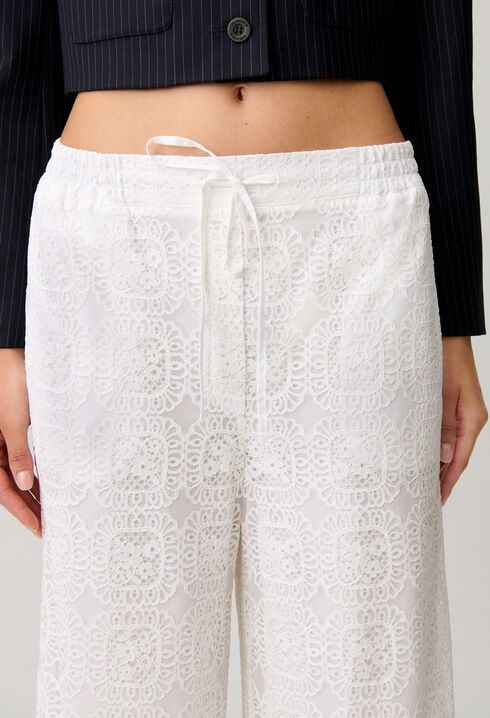 Flowy trousers with lace