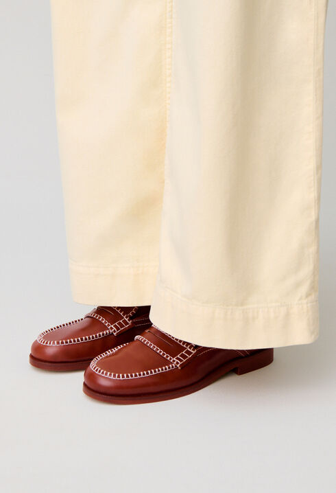 Smooth leather sandals & stitches