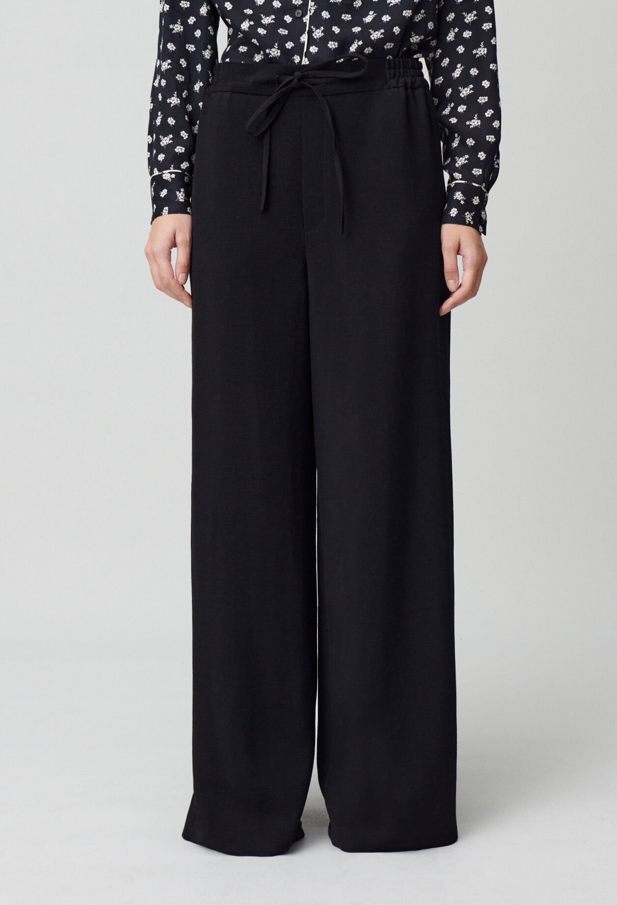 Elasticated fluid trousers