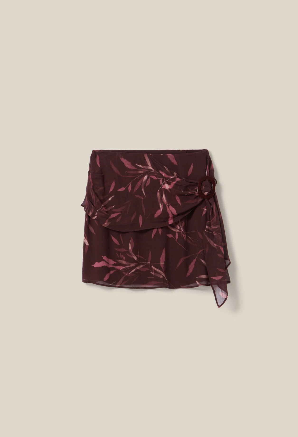 Short flowing skirt with floral print