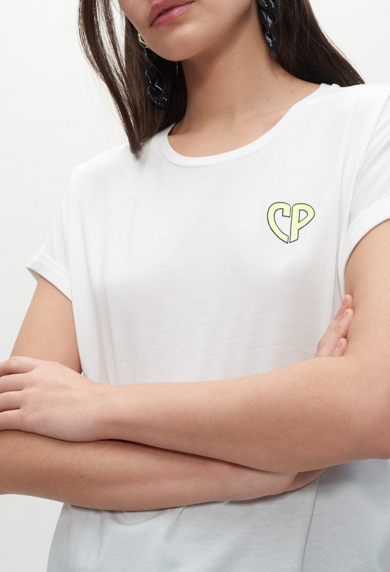 White short-sleeved T-shirt