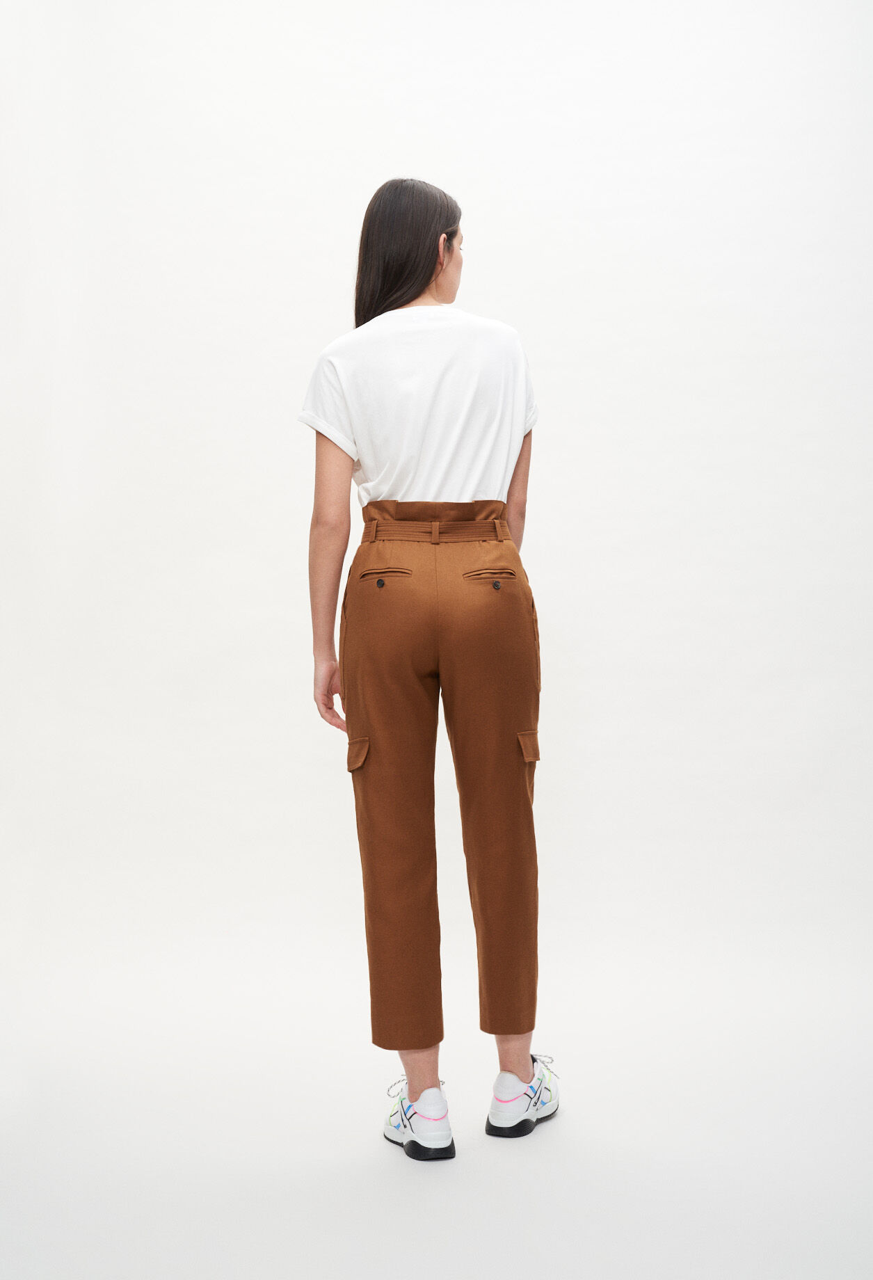 Straight-leg trousers with pockets