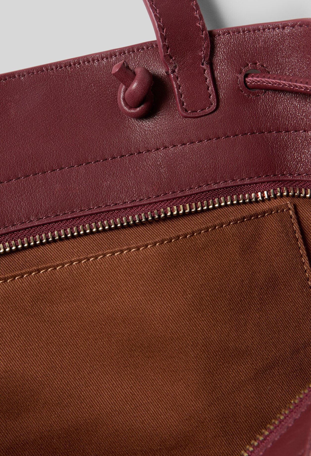 Smooth leather tote with gold logo