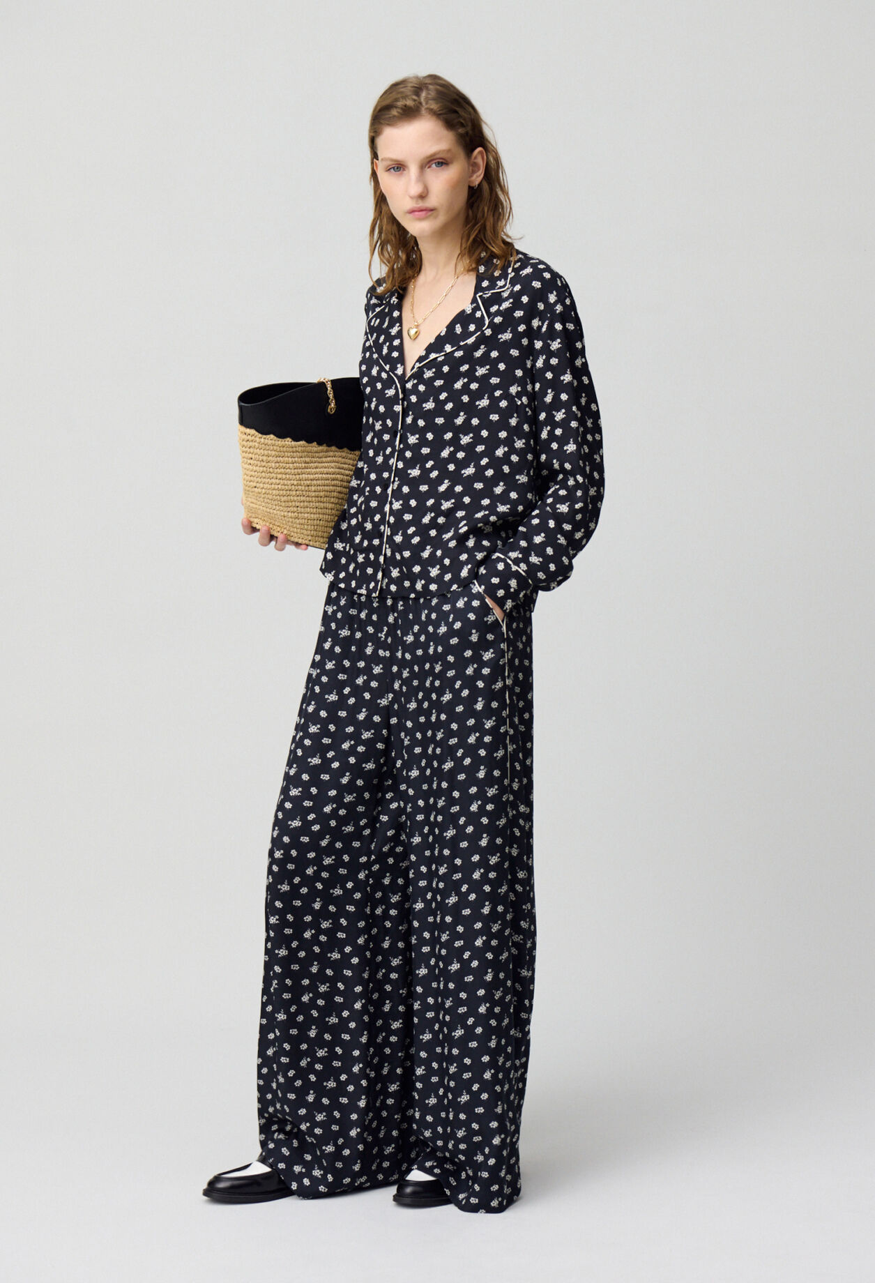 Short fluid blouse