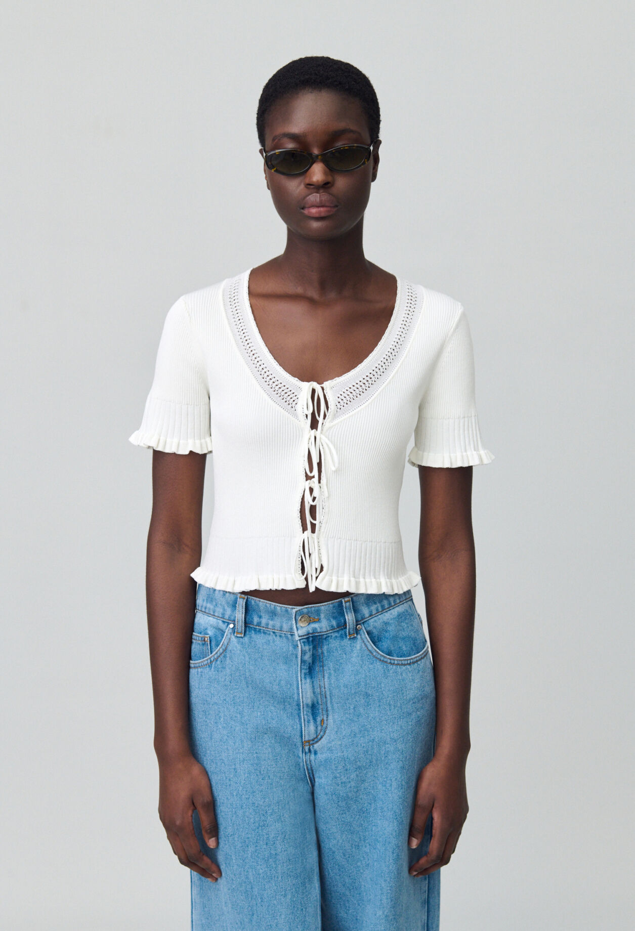 Fine knit top with bows