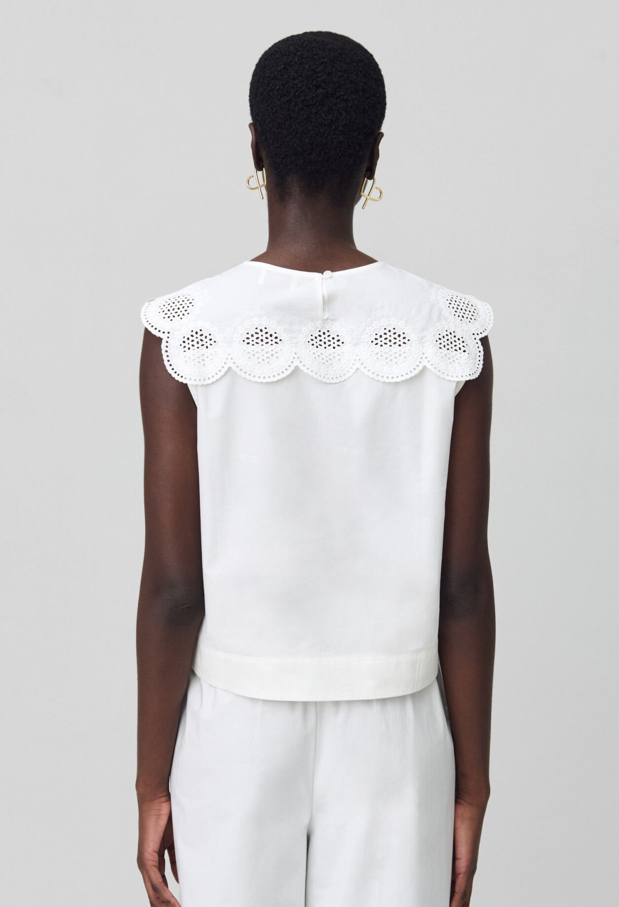 Sleeveless Embroidered Blouse