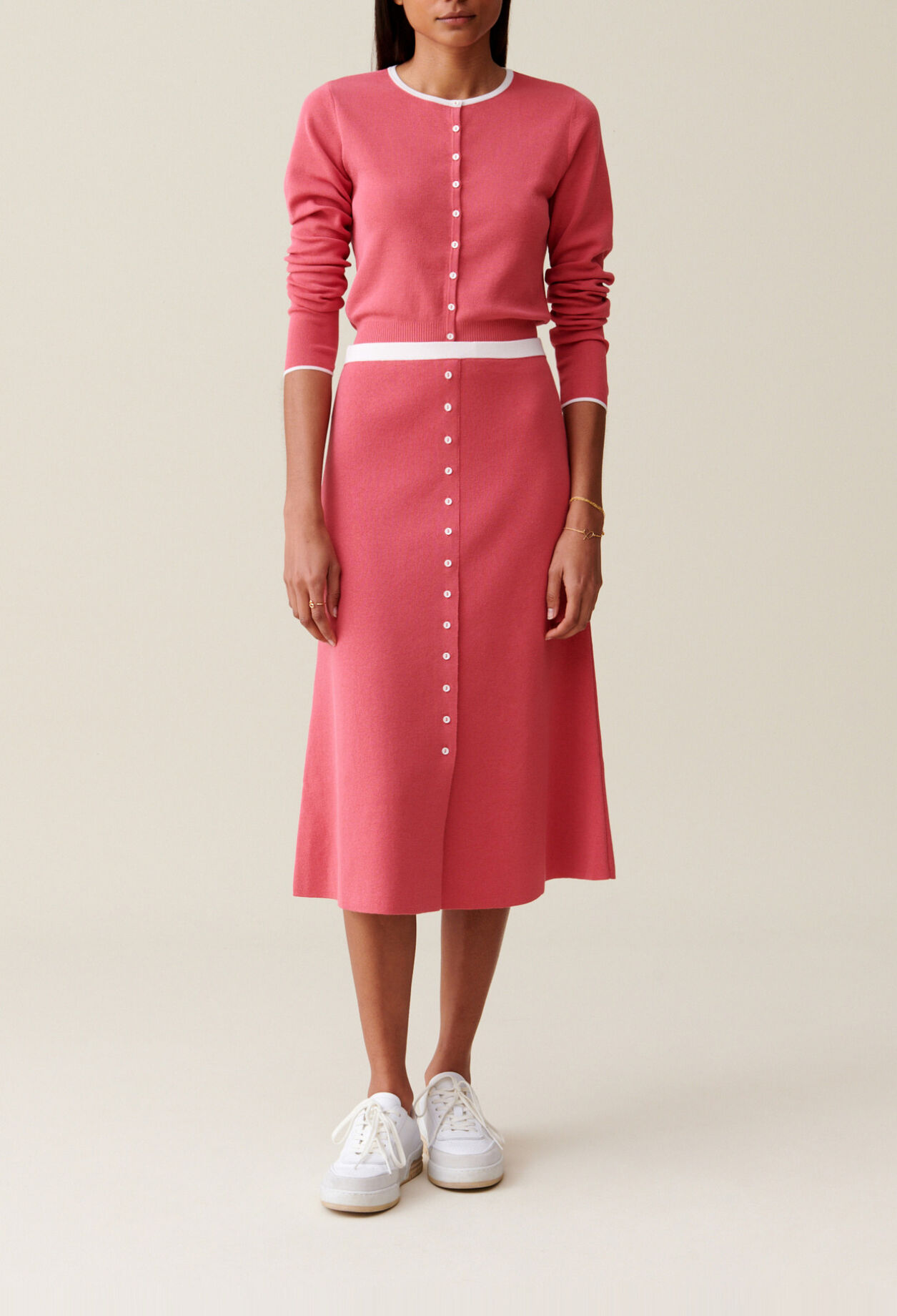Mid-length knit skirt