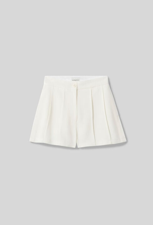 Topstitched seam shorts
