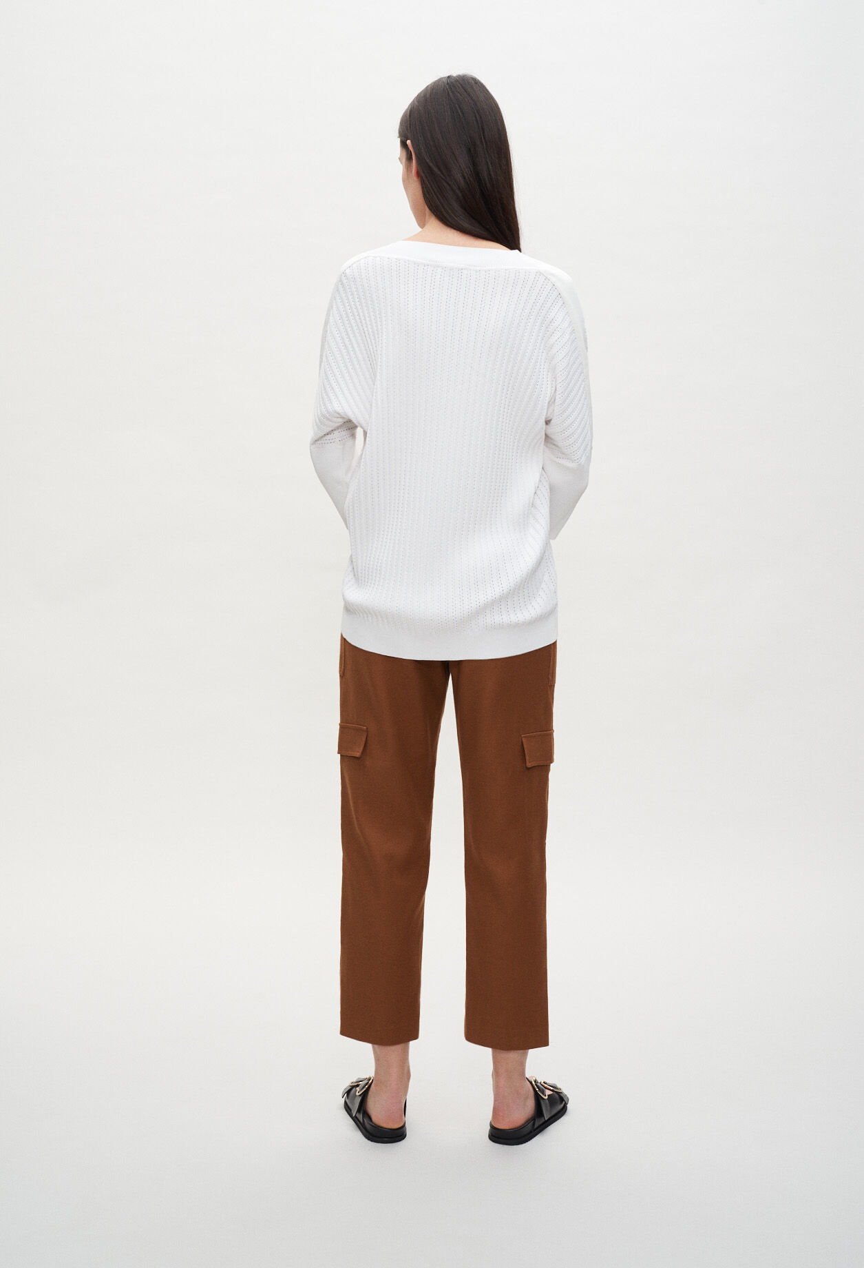 Buttoned jumper with mid-length sleeves