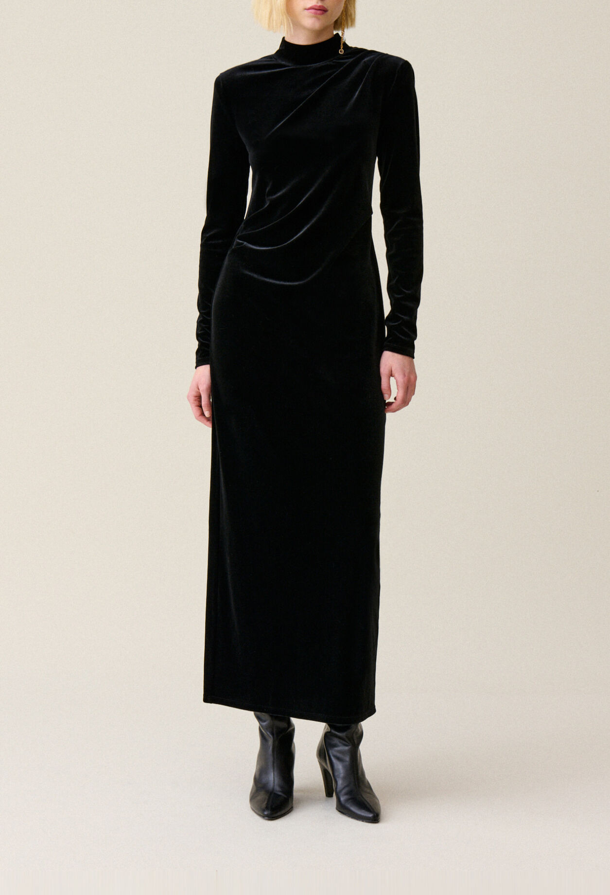 Fitted long black velvet dress
