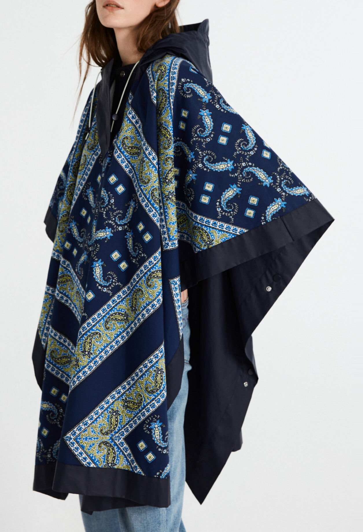 Loose-fitting poncho