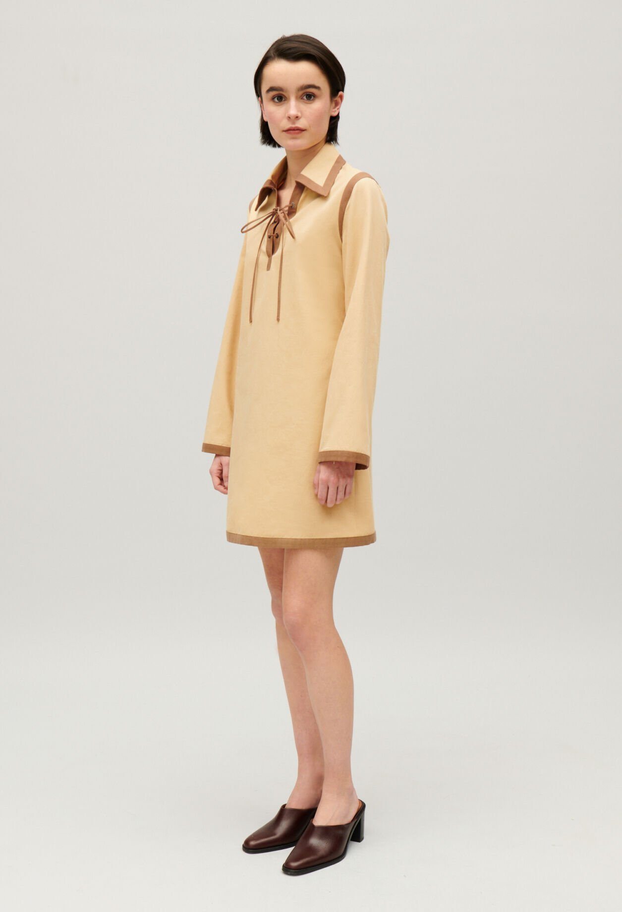 Short beige lace-up dress