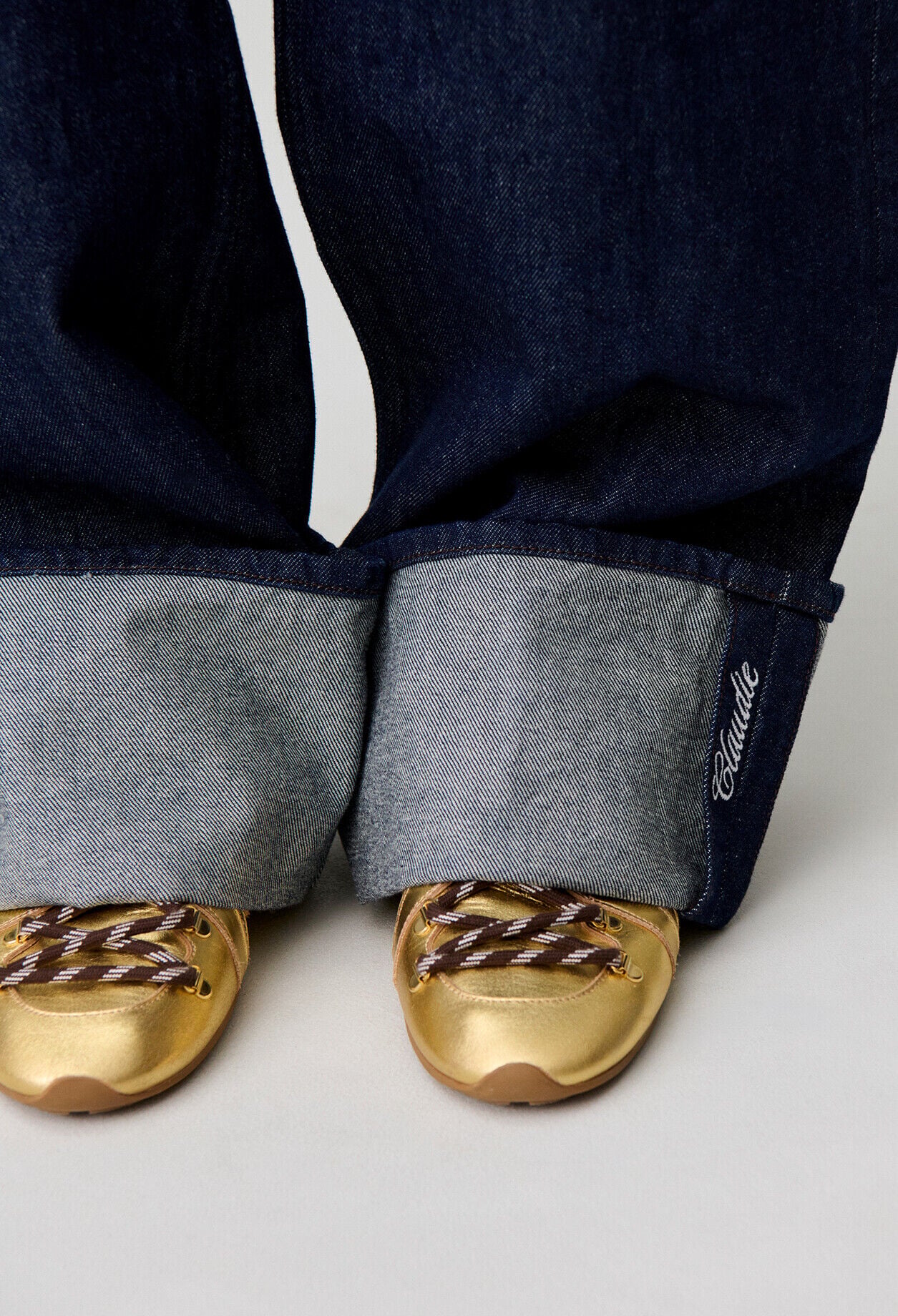 Wide-leg jeans embroidered cuffs