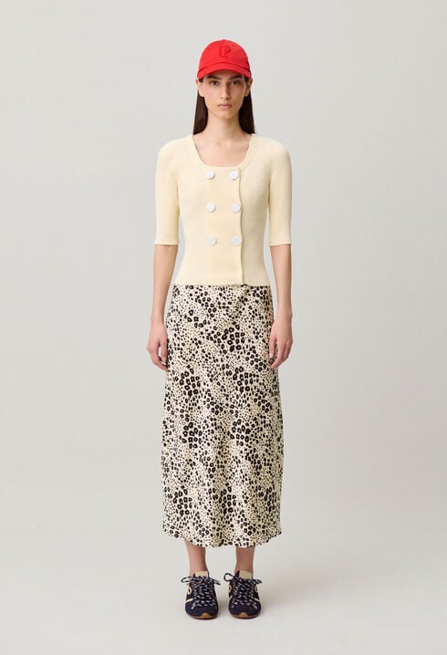 Round neck knitted cardigan