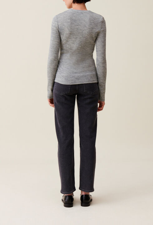 Fitted grey crew neck top