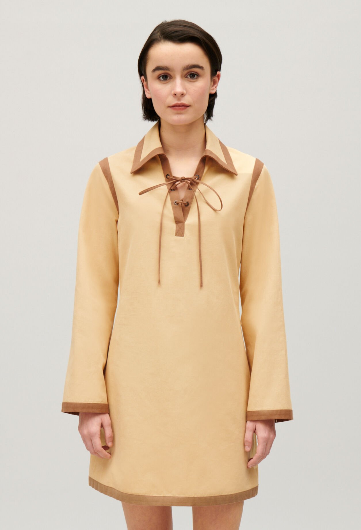 Short beige lace-up dress