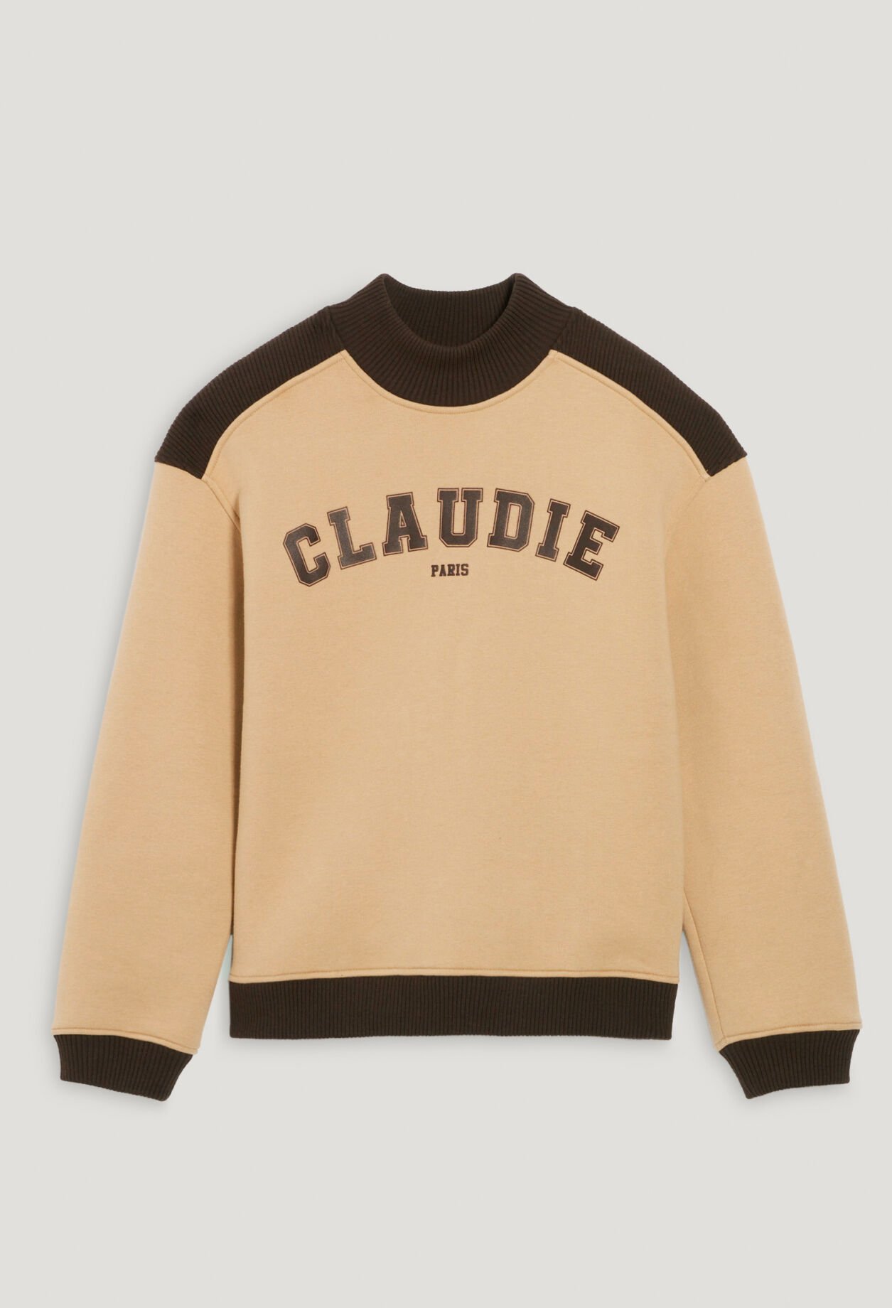 Oversized dual-tone sweatshirt.