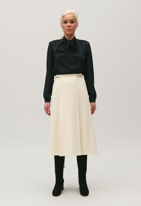 Mid-length ivory skirt with curb chain