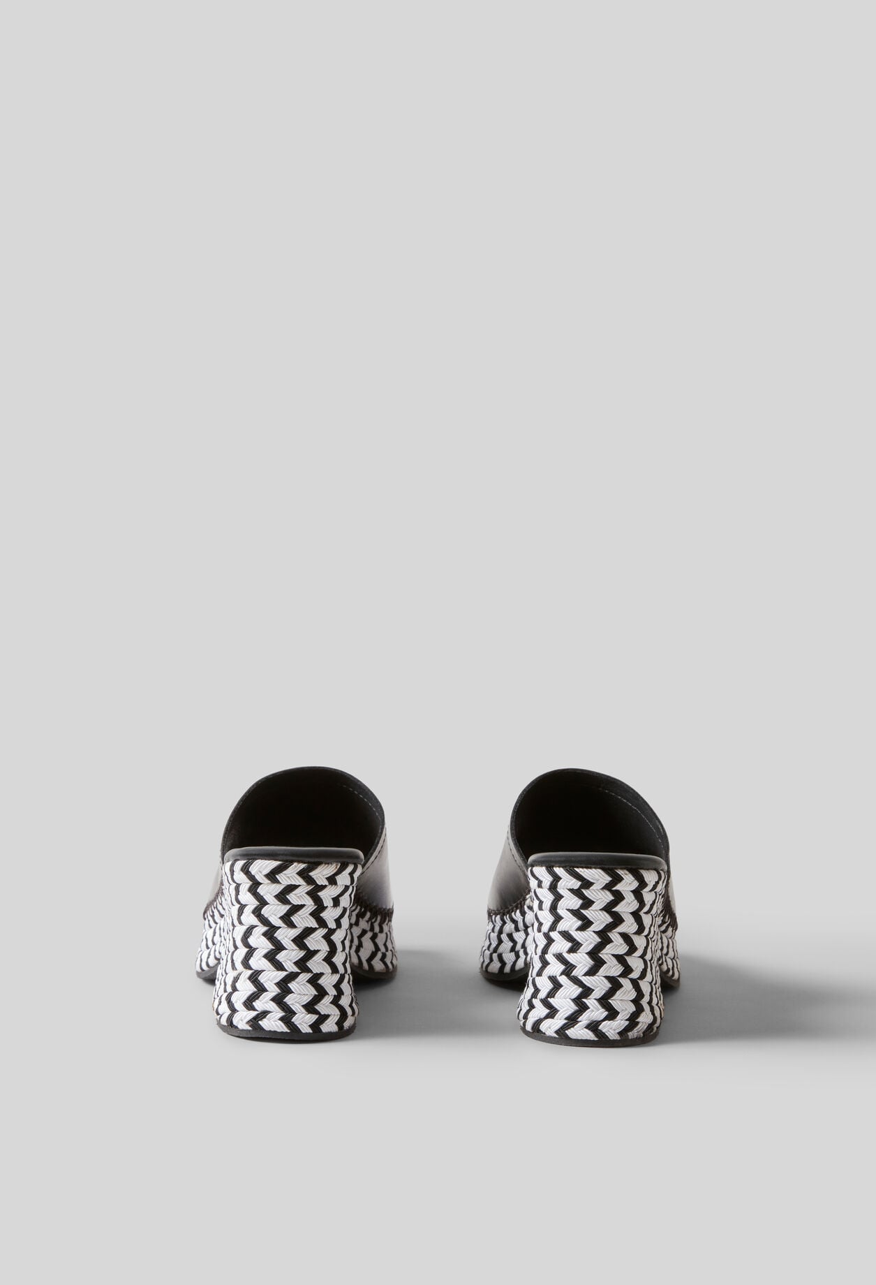 Two-tone woven raffia mules