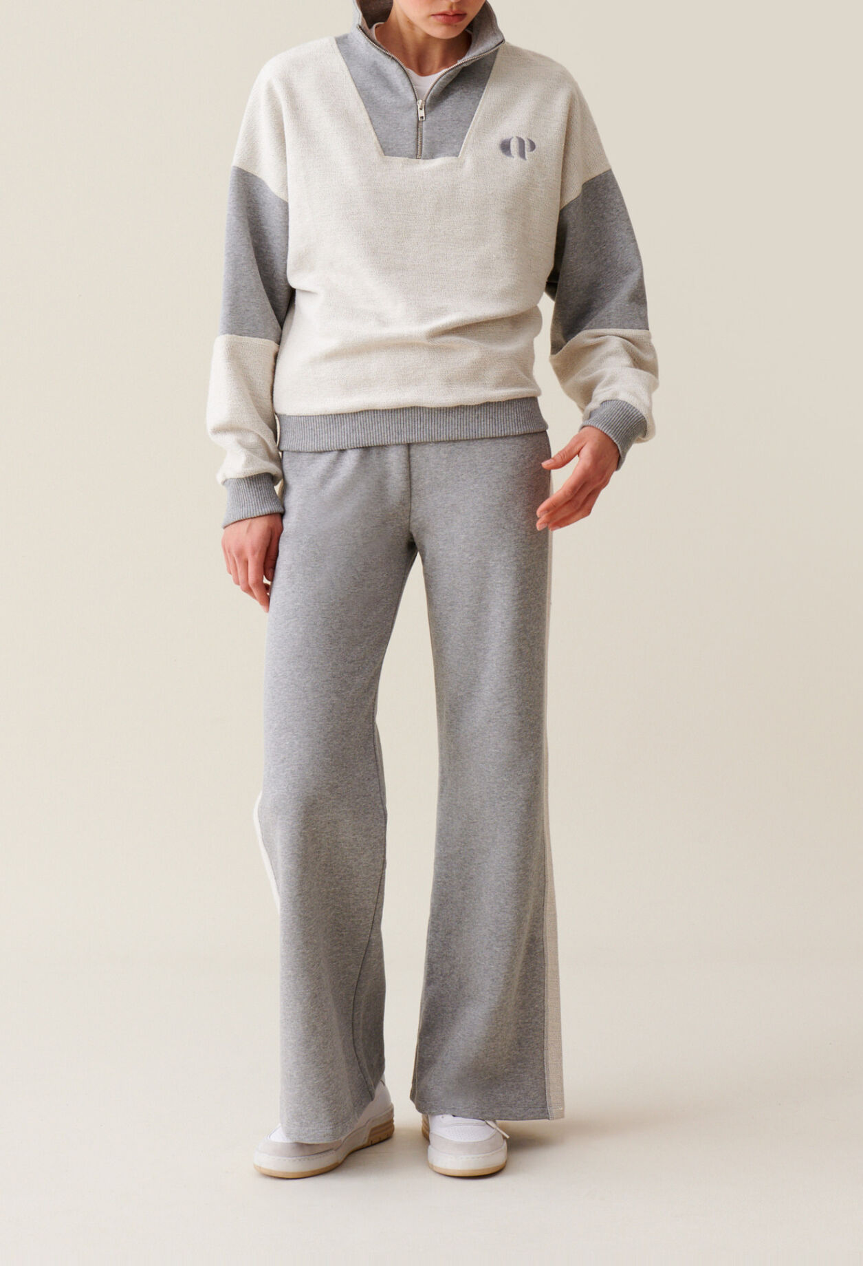 Zip-up High Neck Sweatshirt