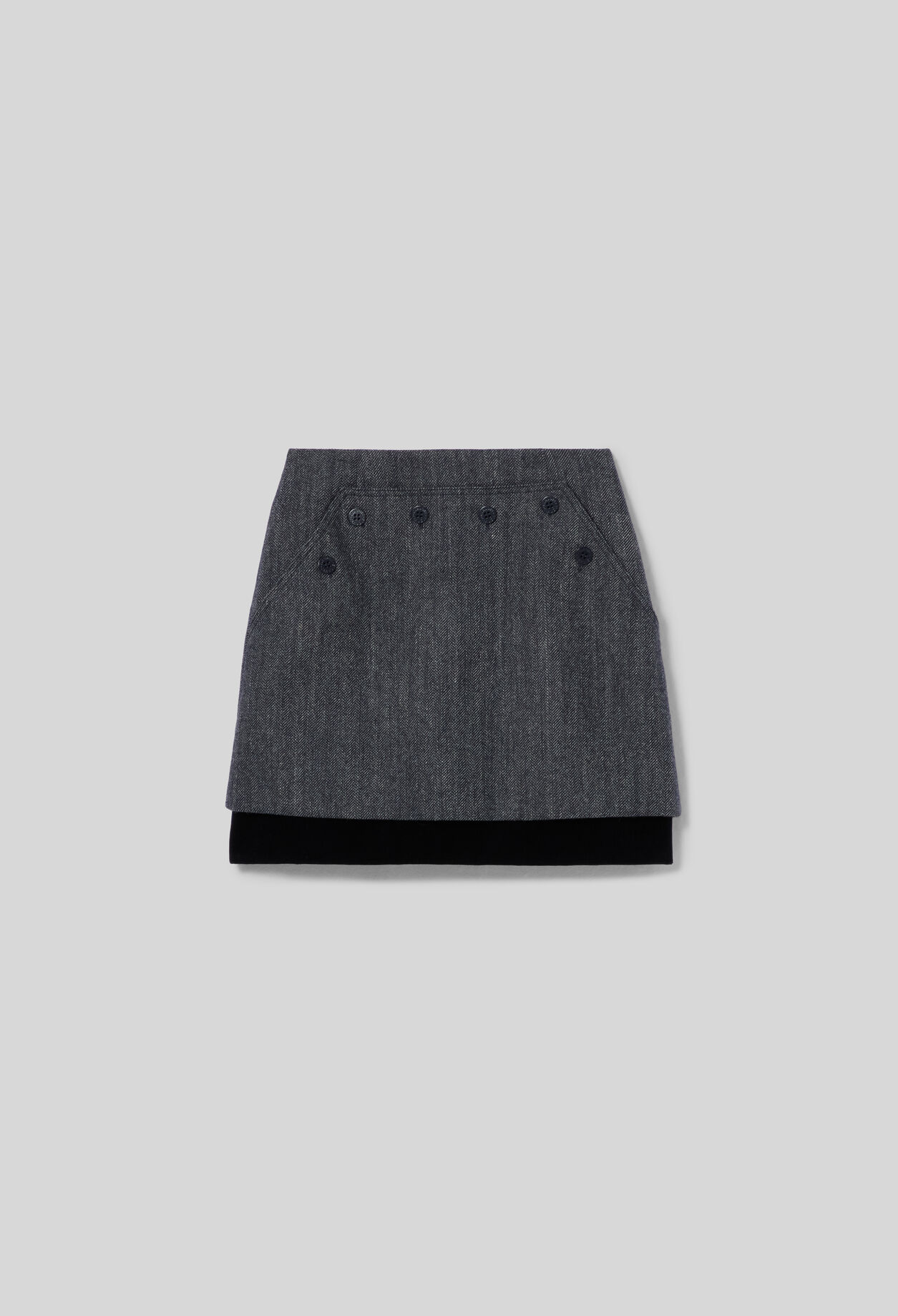 Short bi-material skirt