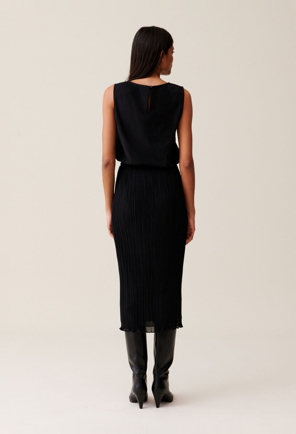 7/8 Dress with Round Neck