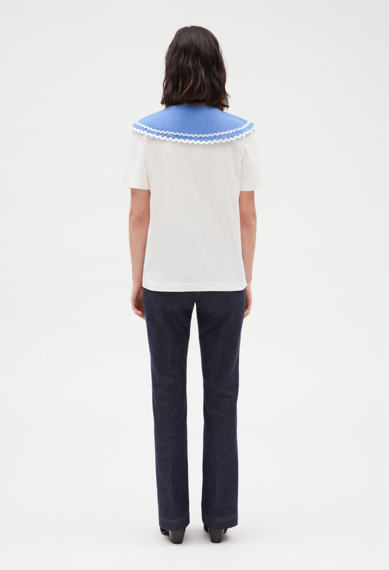 Ecru T-shirt with Peter Pan collar