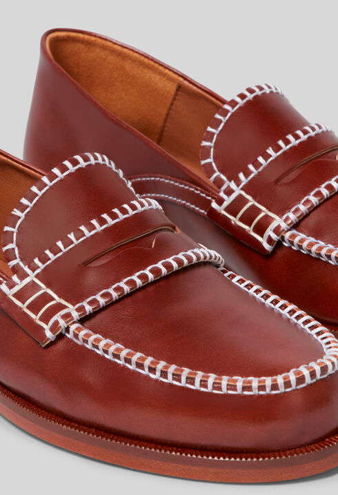 Smooth leather sandals & stitches