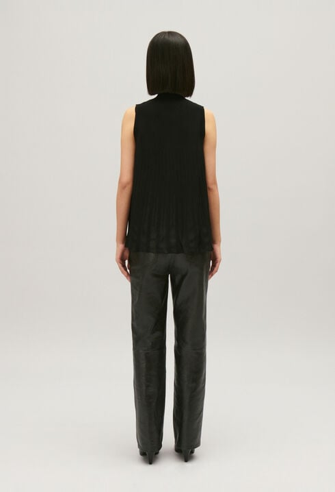 Sleeveless, floaty top
