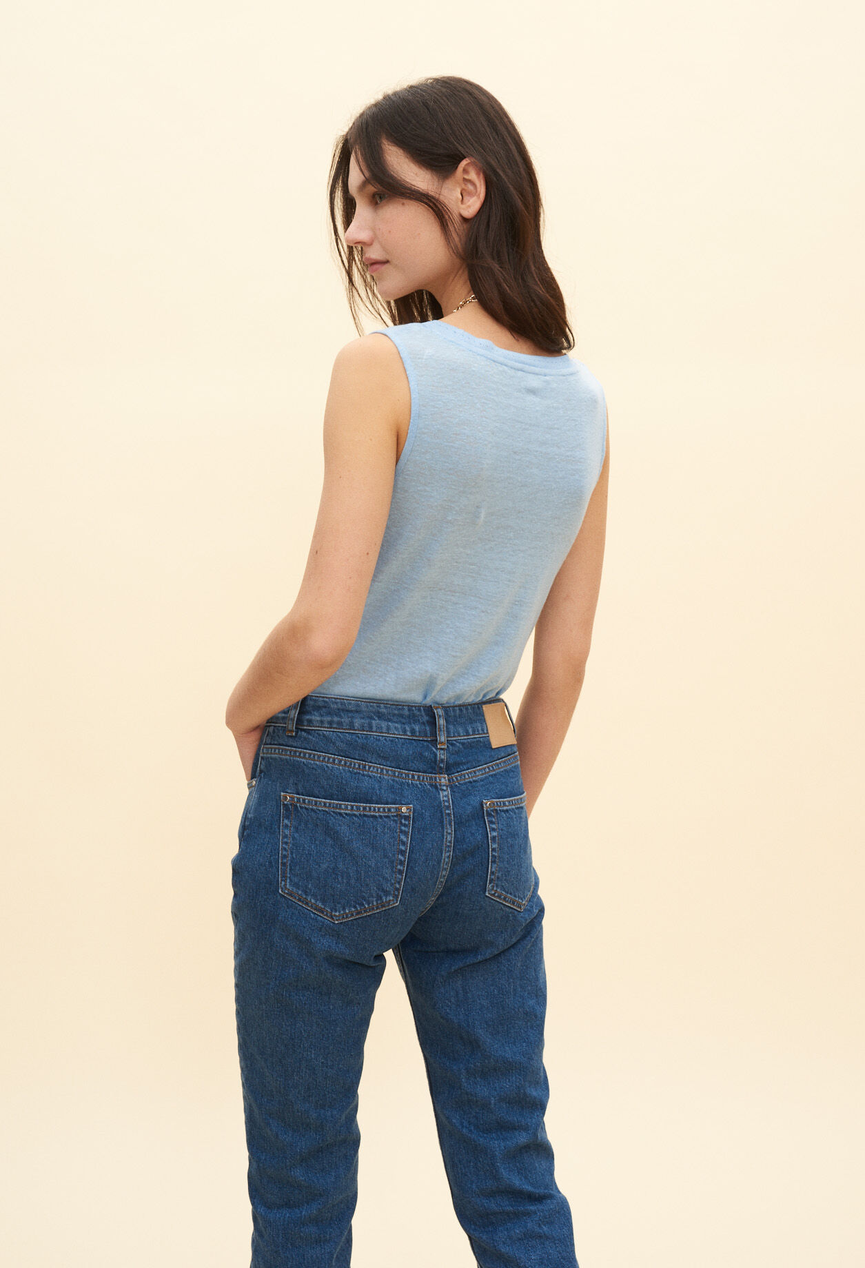 Sleeveless cropped top