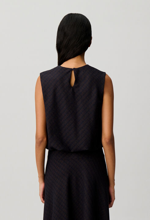 Short blouson top