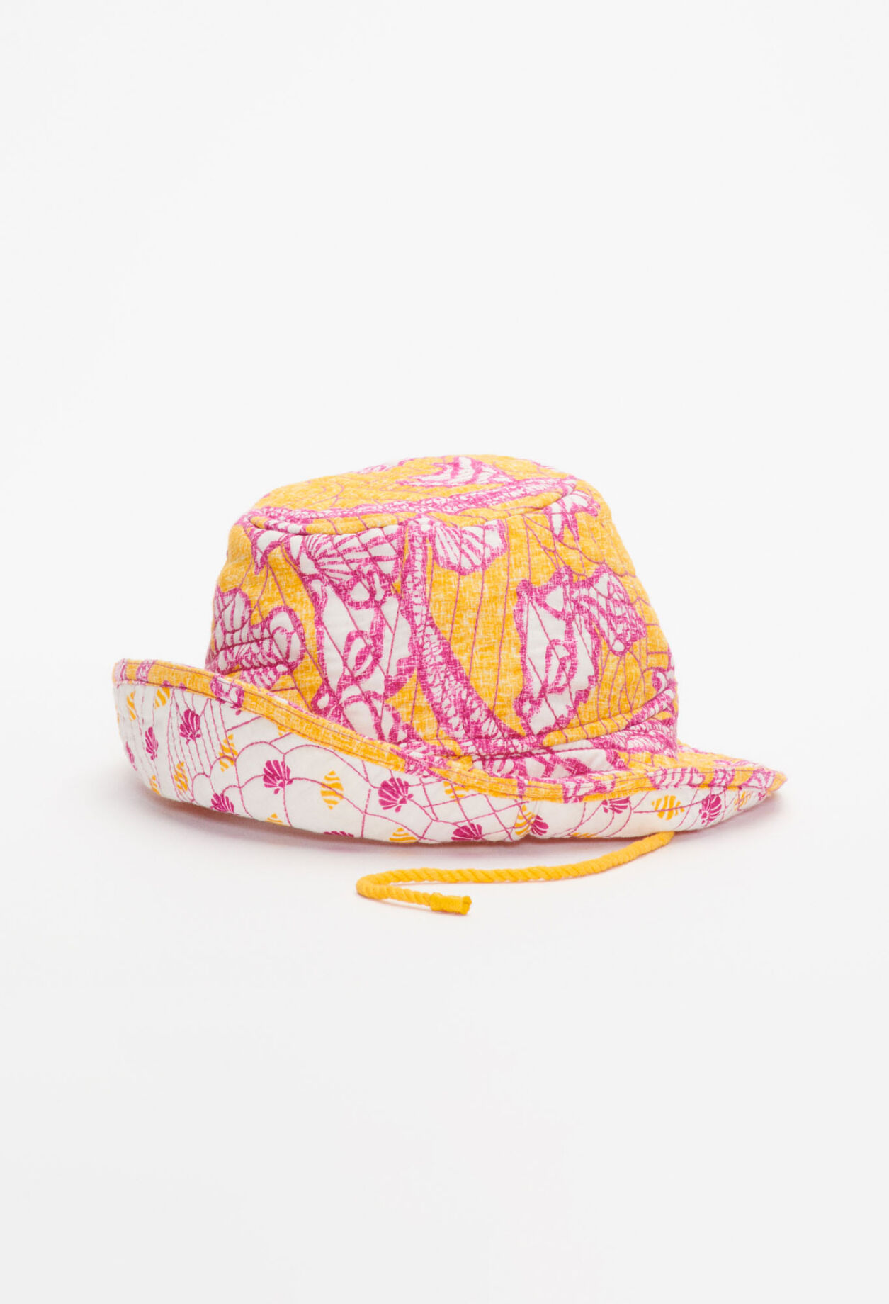 Bucket hat with patterns