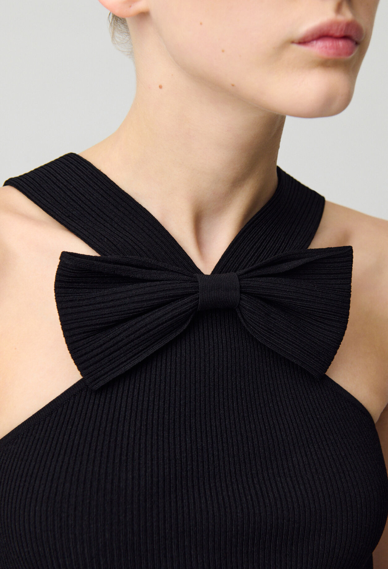 Fine knit bow top